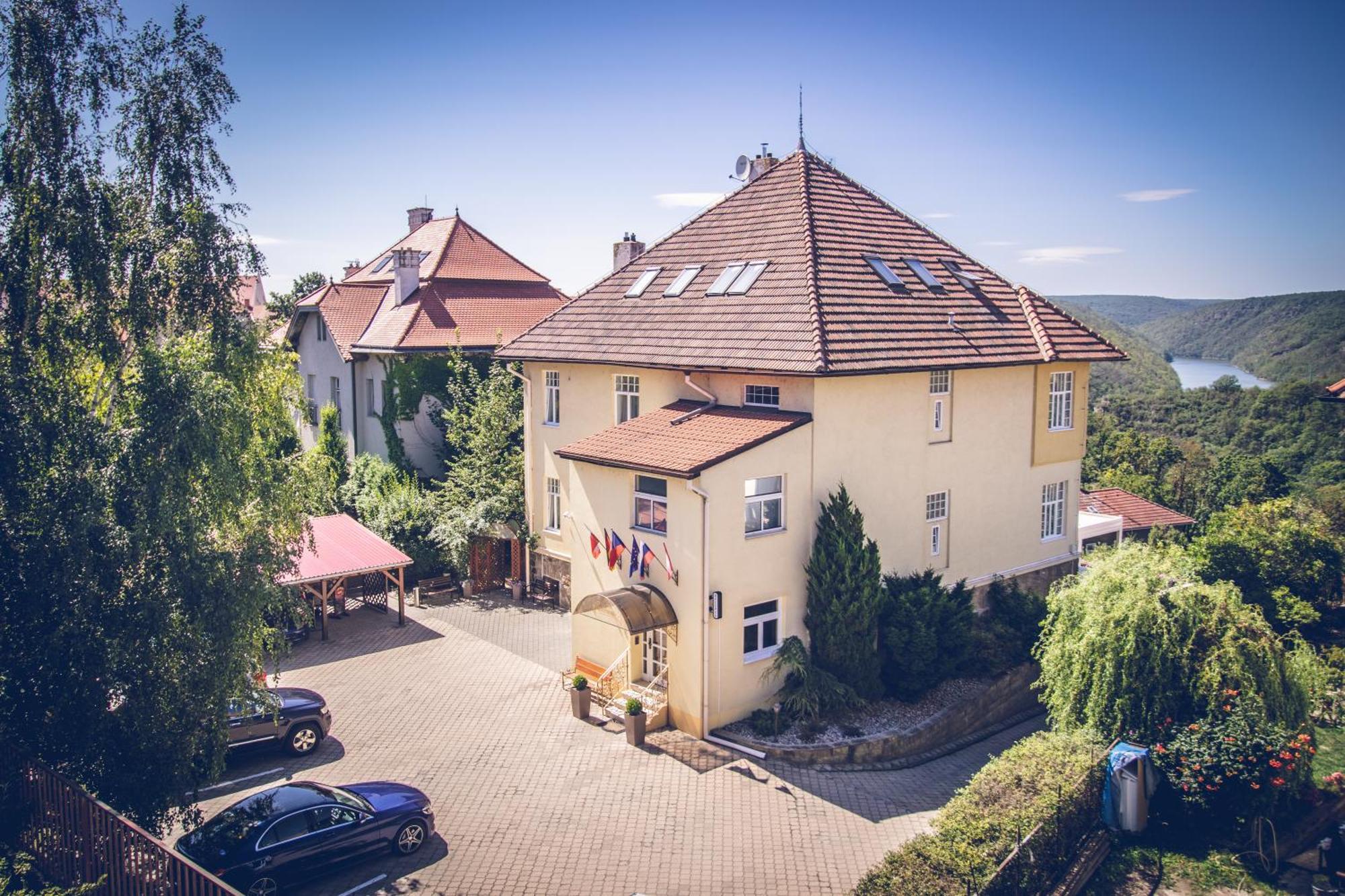 Hotel Katerina Зноймо Екстериор снимка